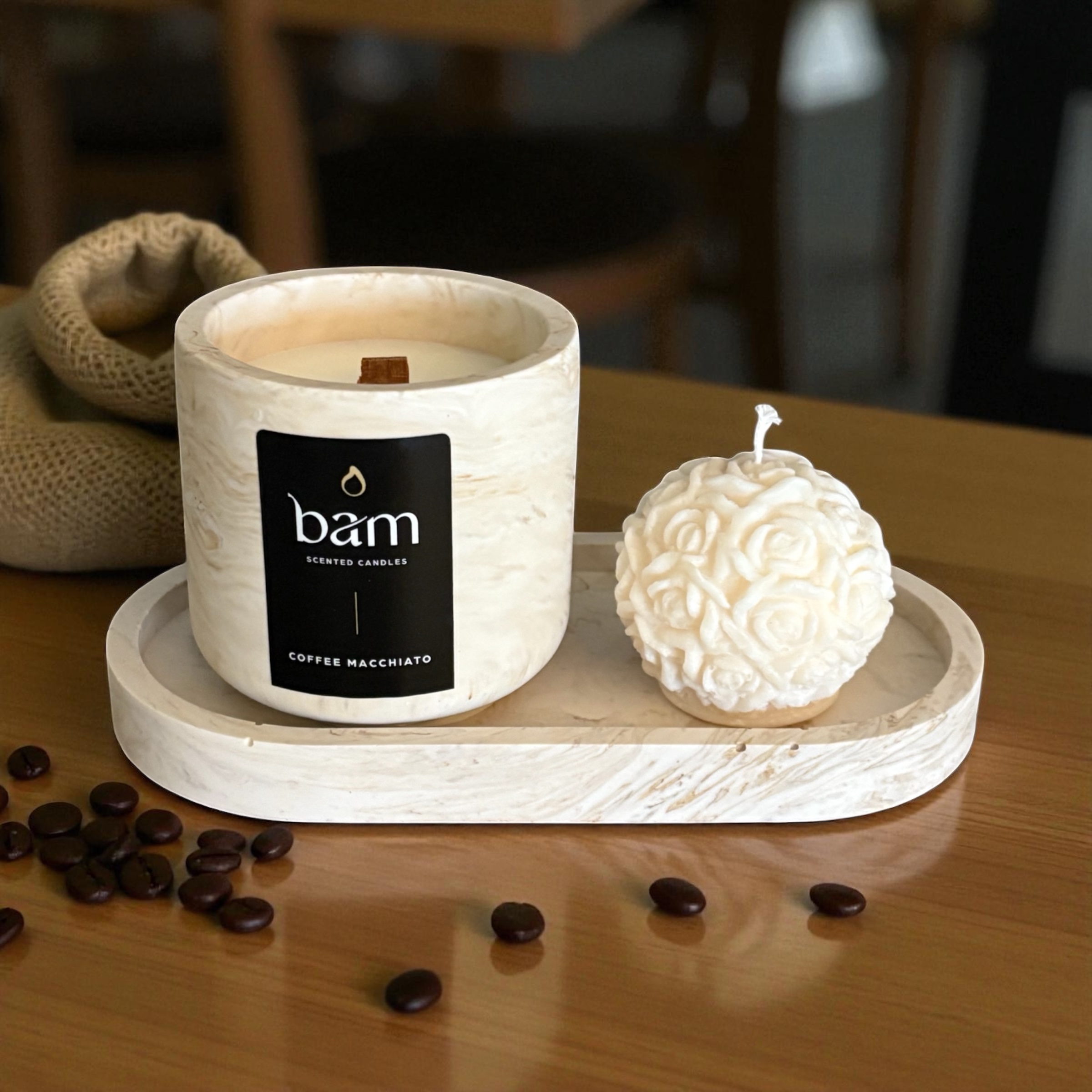 geschenkset met Coffee  Macchiato geurkaars, decoratieve kaars en schaaltje